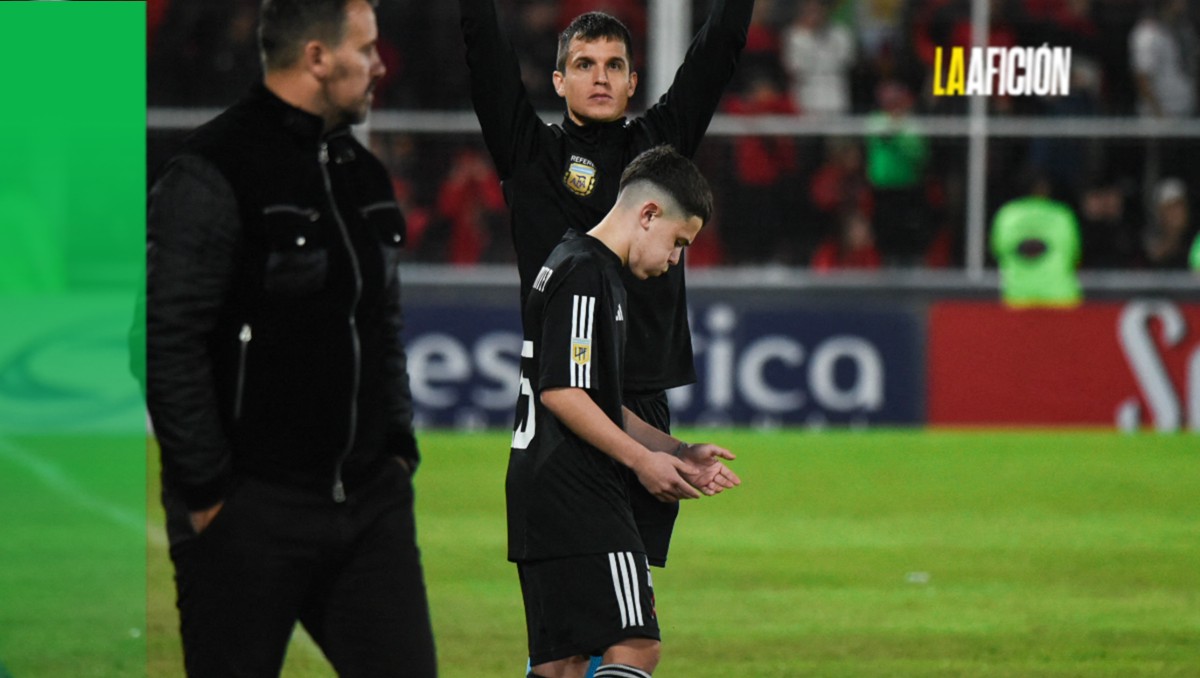 Mateo Apolonio hace historia como el debutante más joven en la Liga de Argentina con 14 años (AFP)