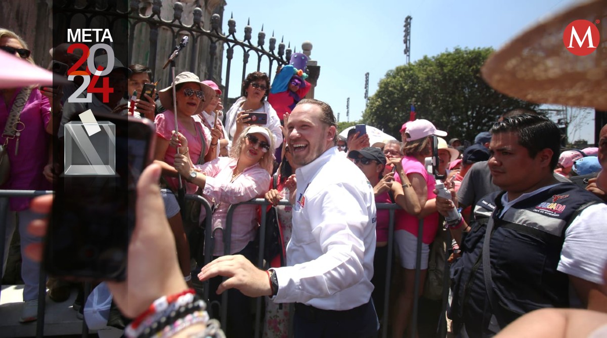 El candidato celebró asistencia de manifestantes de Marea Rosa al Zócalo capitalino | Ariana Pérez