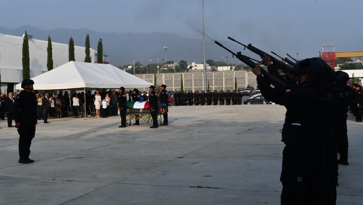 Dan último adiós a policía fallecido en Tamaulipas.