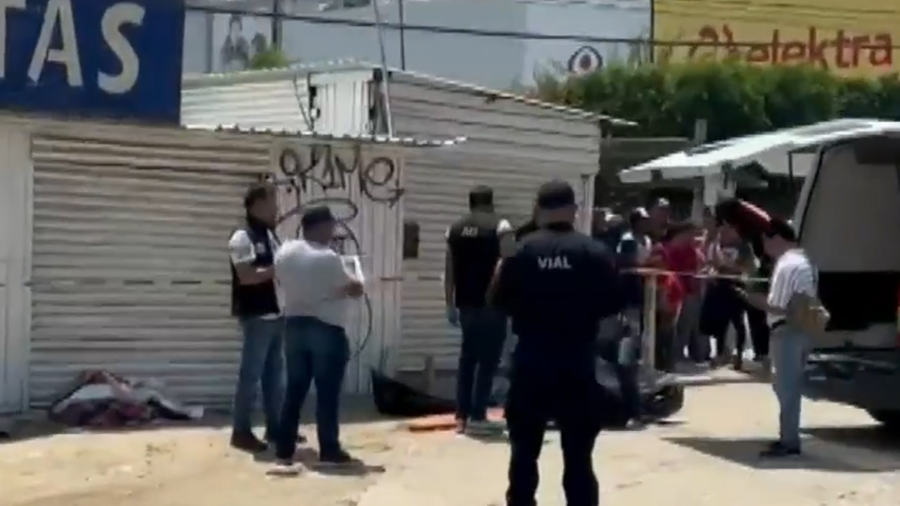 Hombre arrolla y asesina a dos peatones en Oaxaca; al intentar huir, chocó a otro auto