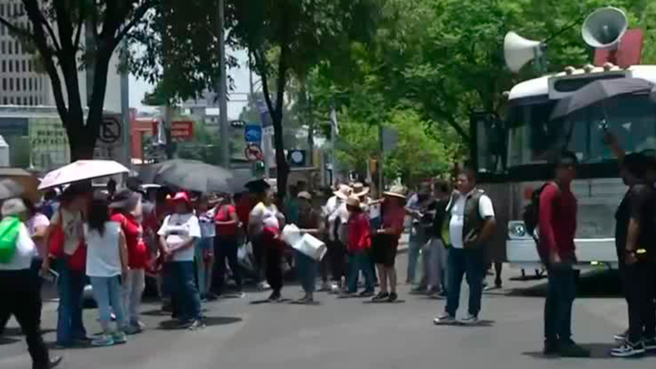Integrantes de la CNTE bloquean Av. Reforma e Insurgentes en CdMx ...
