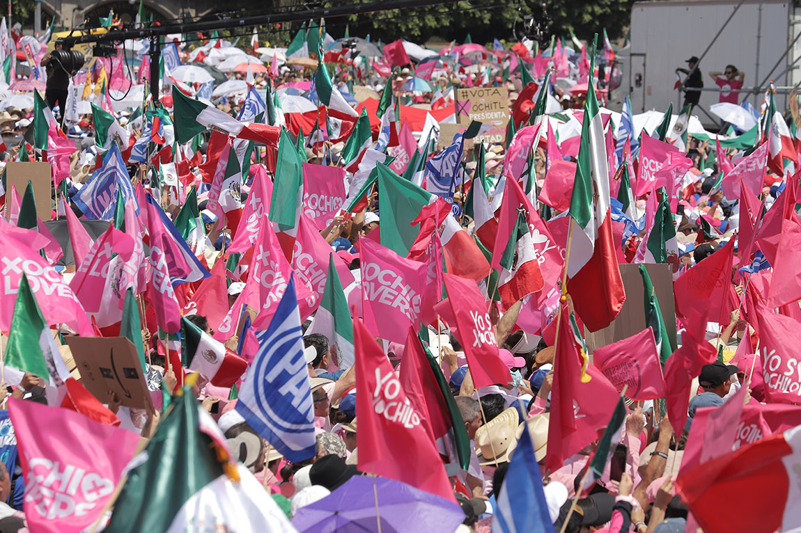 Pese a la indicación del INE sobre uso del color rosa, fue el distintivo de la Marea Rosa. | Ariel Ojeda