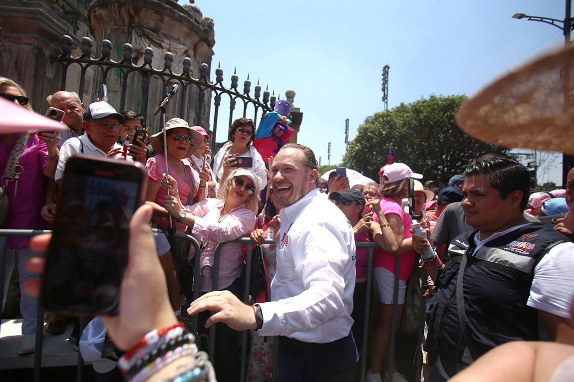 Santiago Taboada argumentó que quiere hacer suya la lucha de la Marea Rosa. | Ariana Pérez