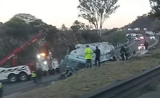 Accidente carretero a la altura de Tepeji.