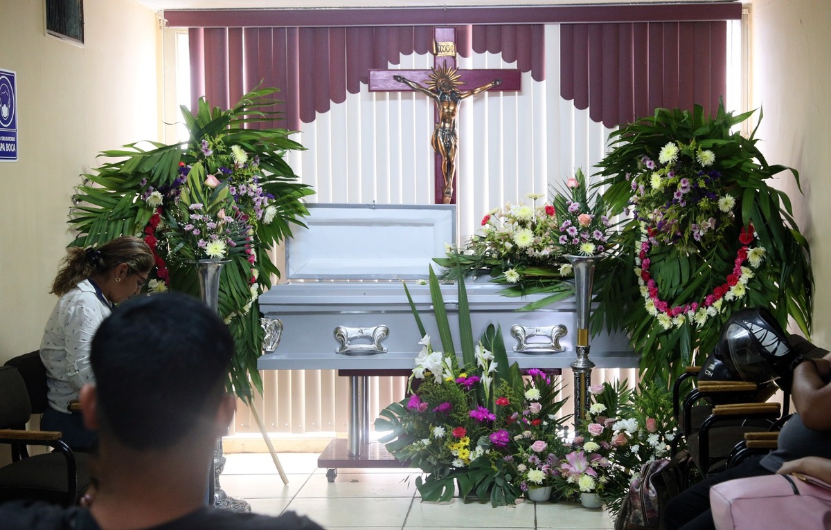 Dan último adiós a Kimberly, joven que murió quemada por su pareja. | Martín Piña