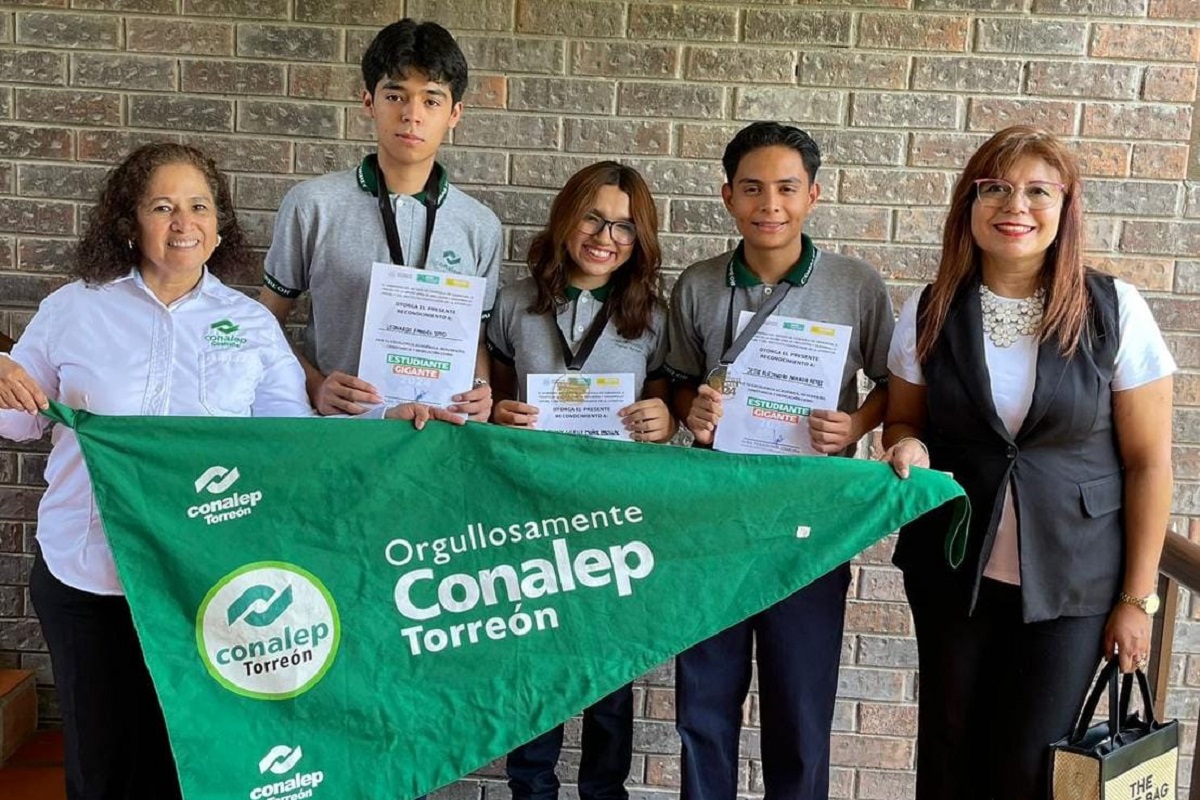 Alumnos del Conalep Torreón: Jesús Alejandro Aranda Reyes, Tiffany Giselle Muñoz Pasillas y Leonardo Rangel Soto. (cortesía)
