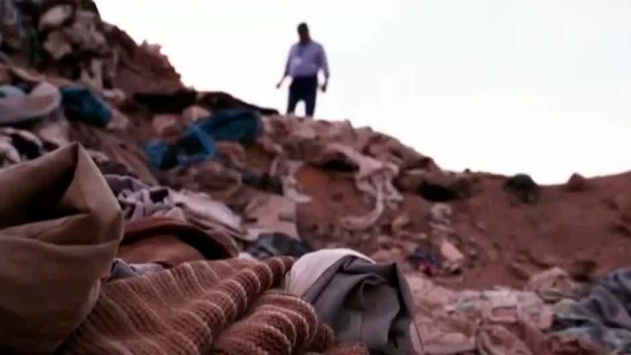 Desierto de Atacama en Chile se convierte en tiradero de textiles con defectos de fábrica