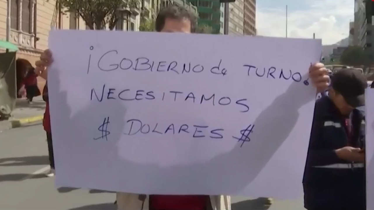 Sindicatos marchan en Bolivia por escasez de dólares