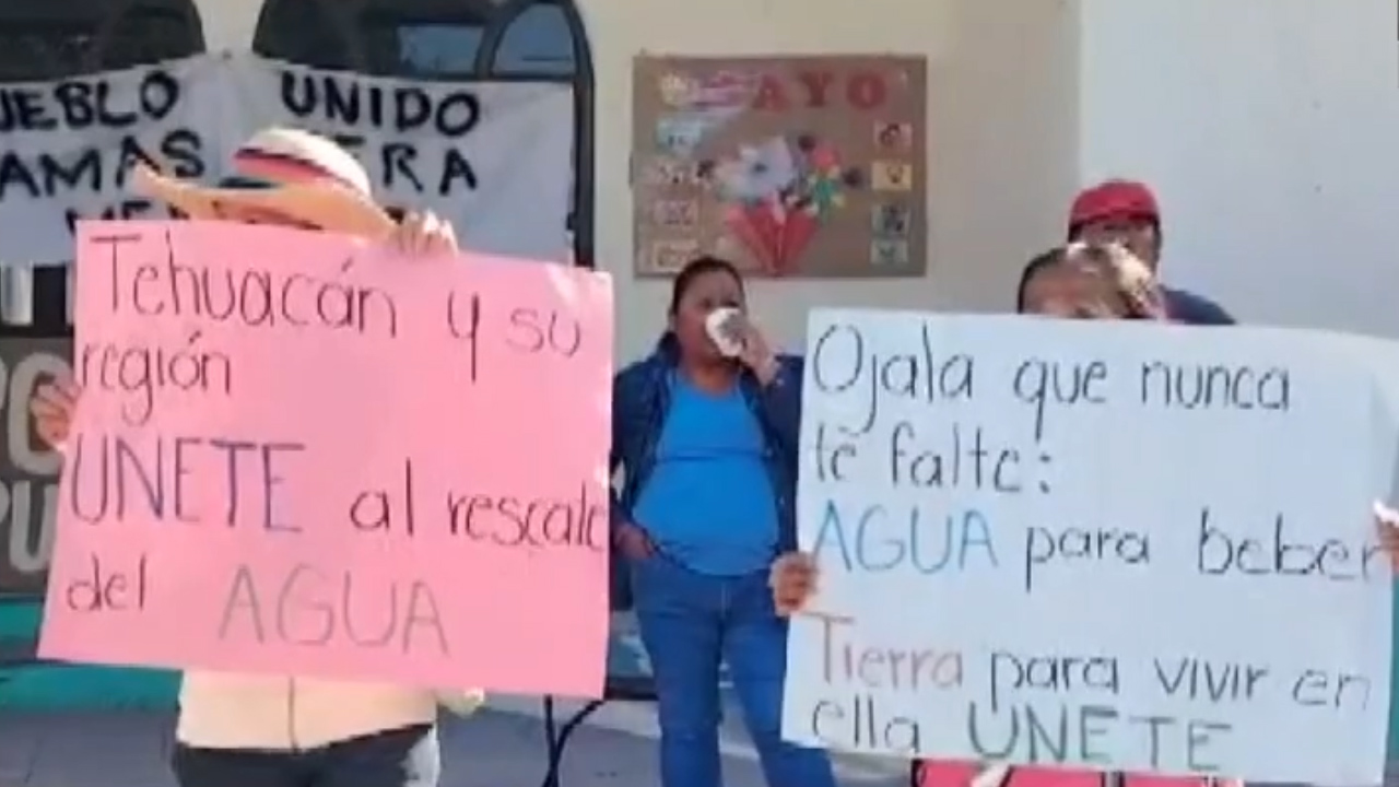 En Tehuacán, pobladores realizan bloqueo por creación de un pozo de agua