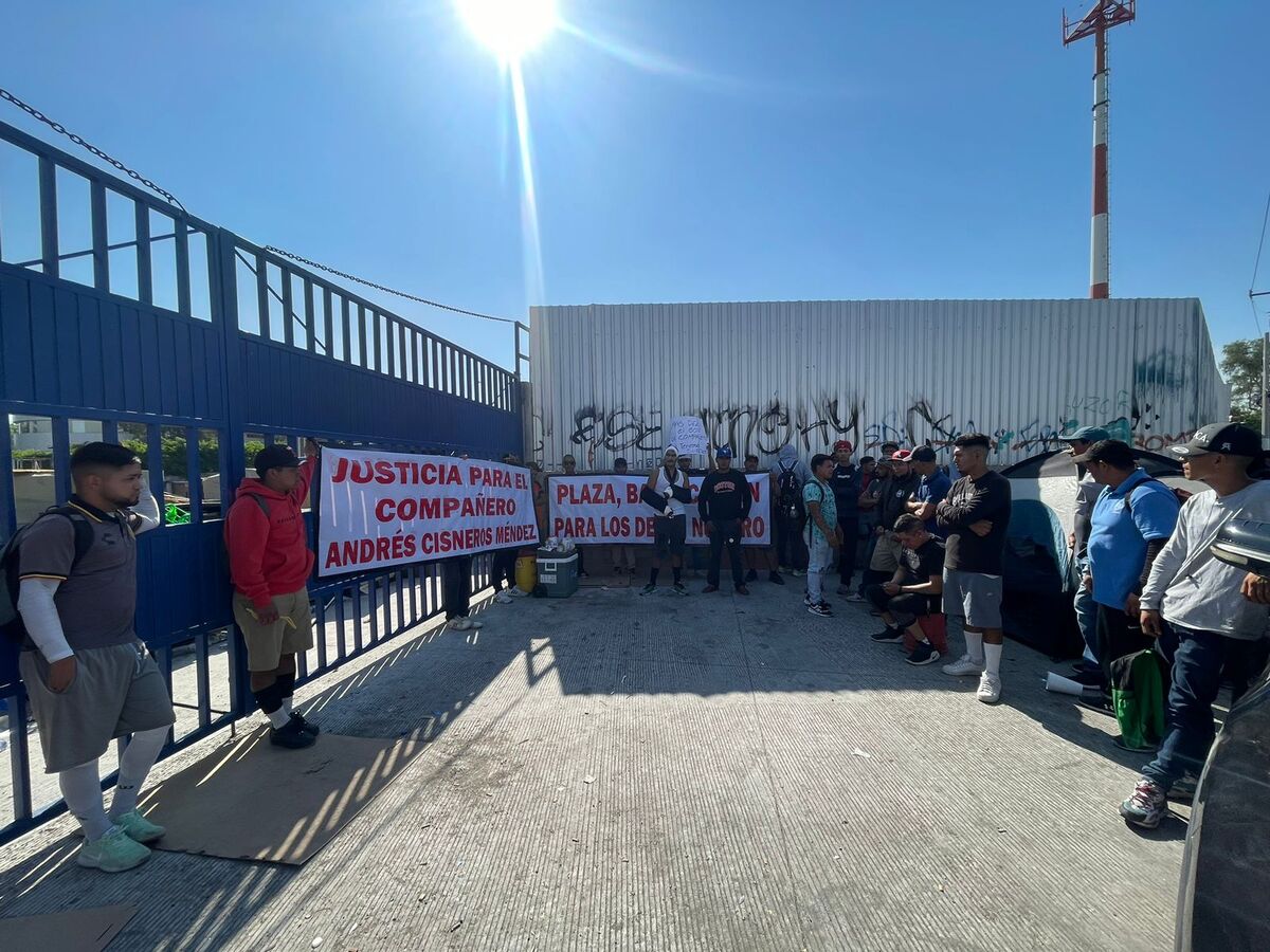 Trabajadores del aseo público en Zapopan paran labores y exigen prestaciones (Karla Victoria Rodríguez)