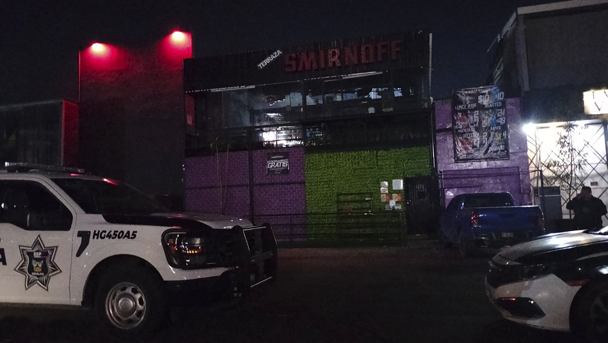 El bar Smirnoff en Pachuca, fue escenario de un violento ataque que dejó a un cliente gravemente herido