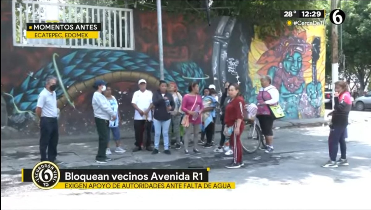 Bloqueo en avenida R1, Ecatepec, manifestantes piden acceso al agua. Foto: (TD)