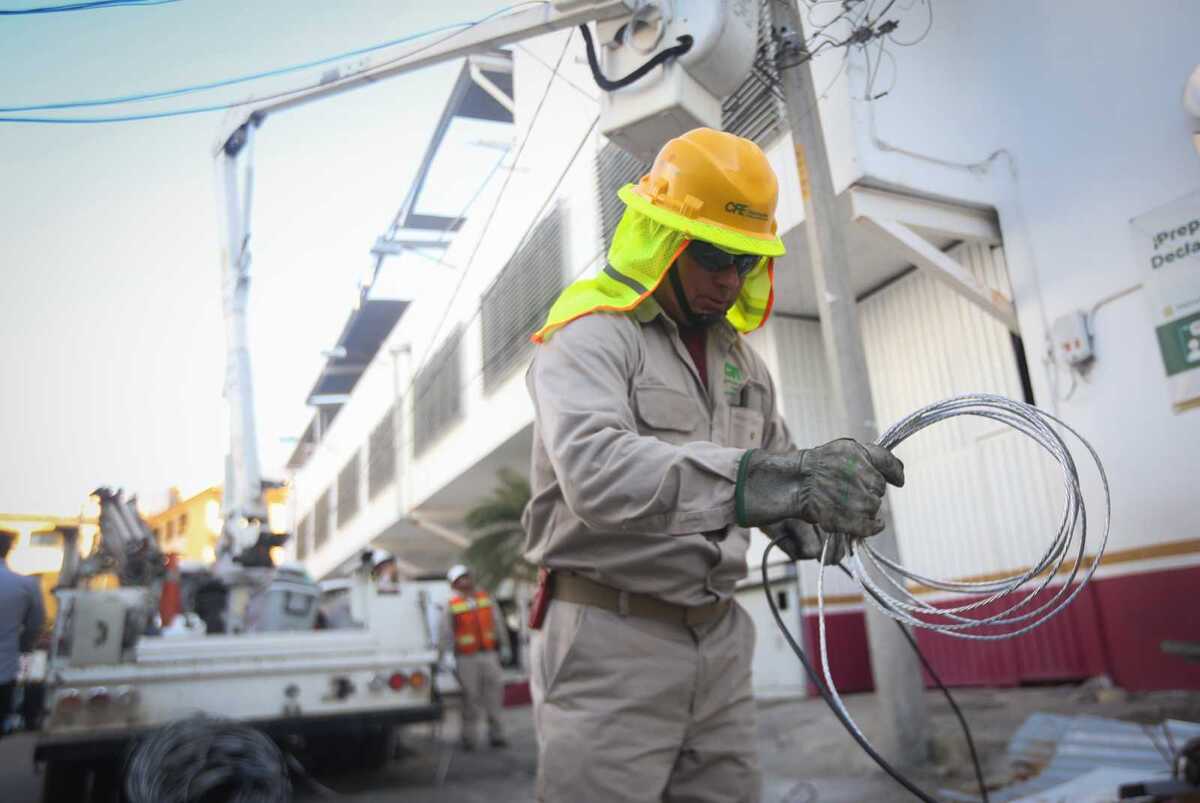 Trabajador de la Comisión Federal de Electricidad. | Araceli López