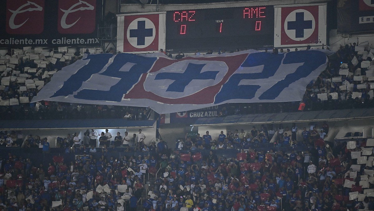 La Afición de Cruz Azul celebró el aniversario del club en la final de ida (Imago7)