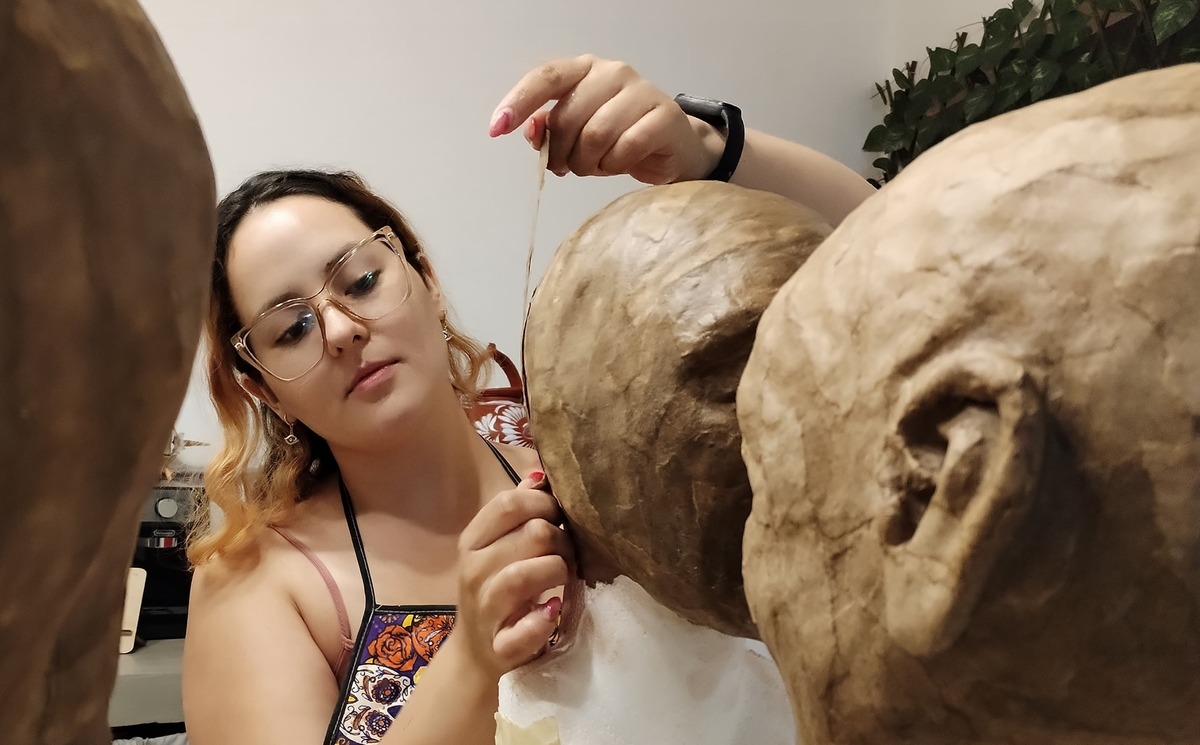 Aleydis Cervantes plasma la vida de ocho artesanos hidalguenses en su nuevo proyecto