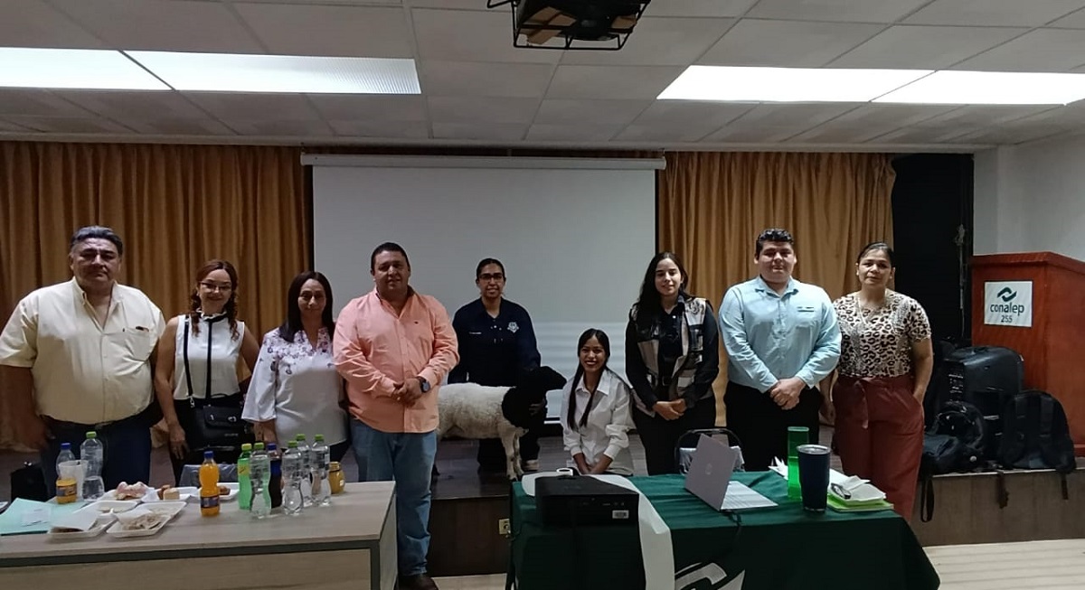Autoridades presentes en el Taller de Desarrollo Sostenible Local. (cortesía)