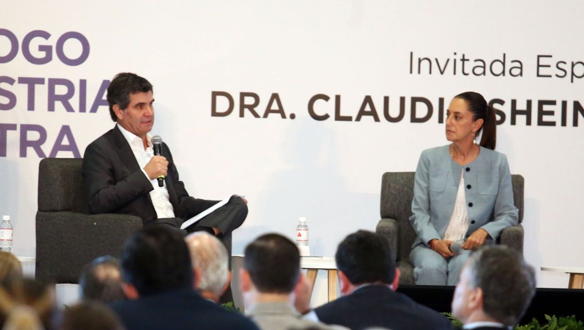 Claudia Sheinbaum Pardo, candidata de Morena a la Presidencia de la República, junto a Máximo Vedoya. Raúl Palacios