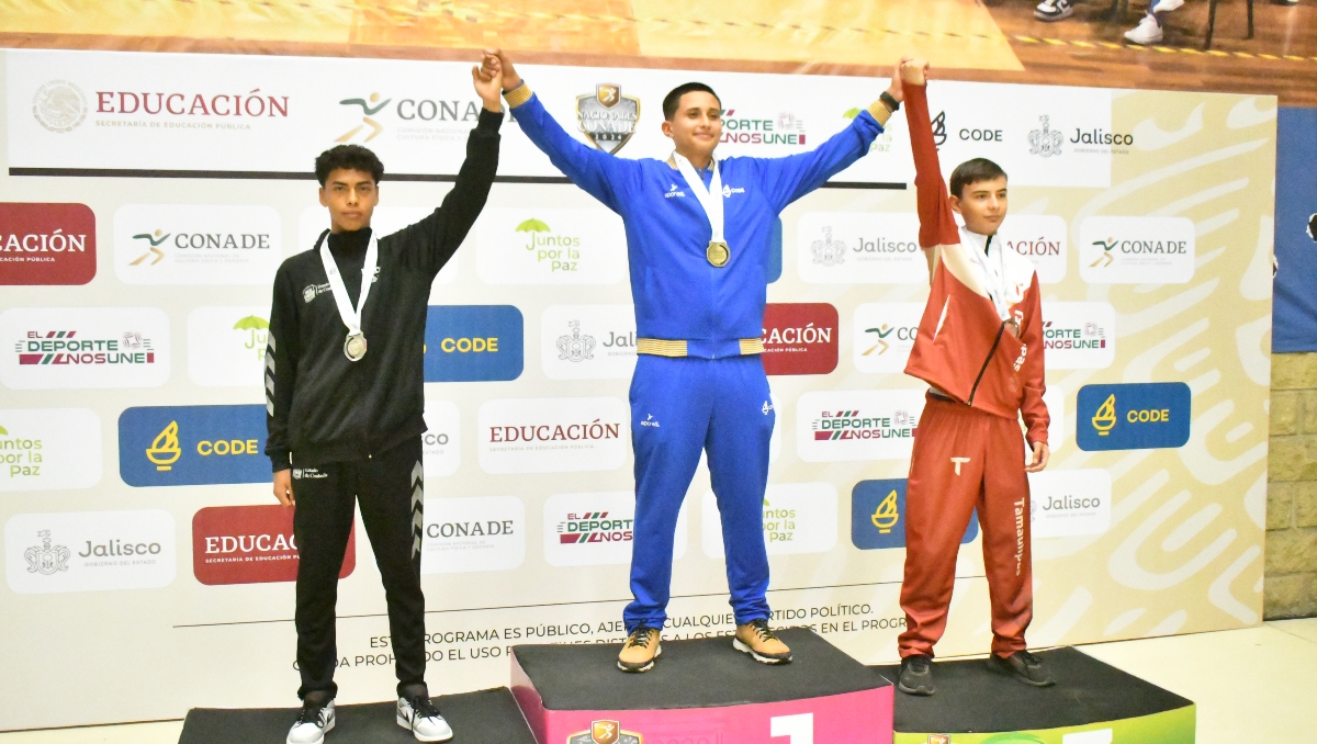 Emiliano Cervantes (Jalisco), Manuel Cassanova (Coahuila) y Adrián Flores (Tamaulipas) en el podio (Foto: Especial)
