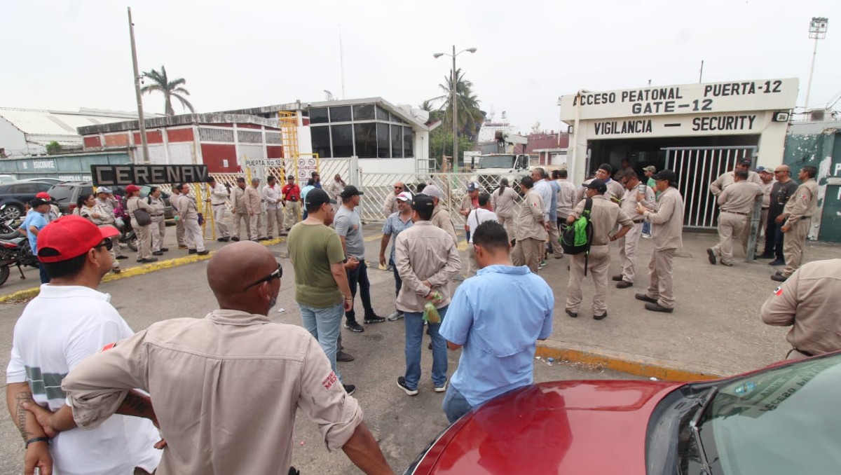 Impiden entrada de la Secretaría de Marina a Terminal Marítima Madero de Pemex. (Yazmín Sánchez)