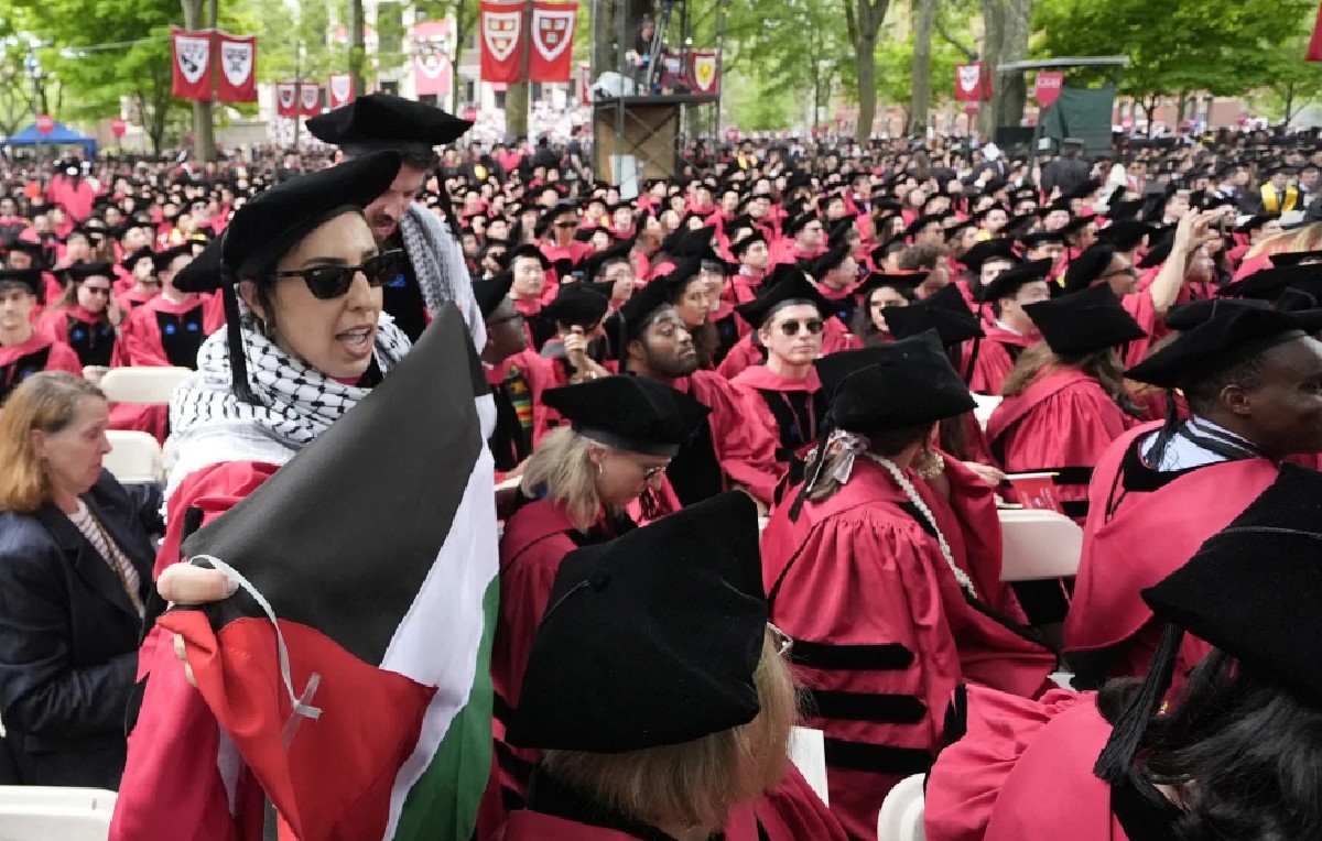 Protesta de universitarios de Harvard (AP)