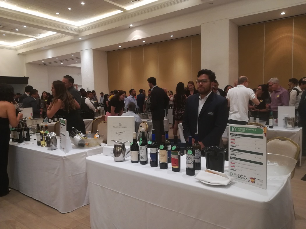 La edición 2024 de la guía incluye las catas y valoraciones de 9 mil 900 vinos. (Selene González)