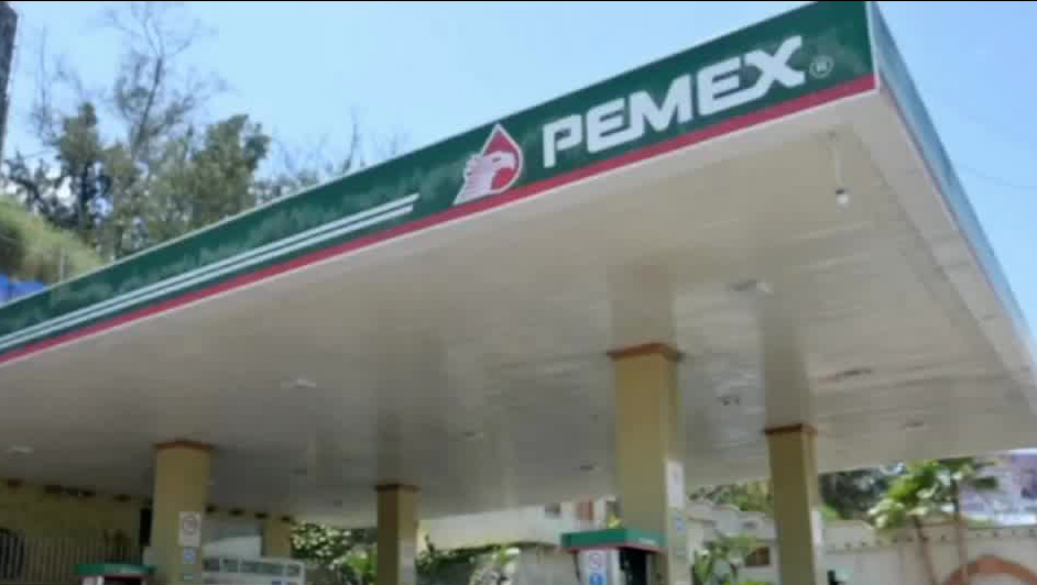 Gasolinerías se quedan sin combustible por bloqueos en planta distribuidora de Pemex en BC