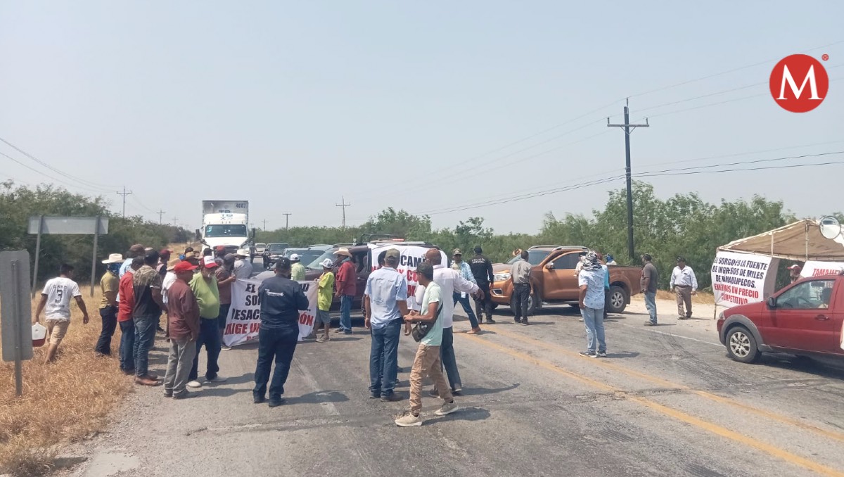 Productores de sorgo bloquean carretera Ciudad Victoria-Matamoros.