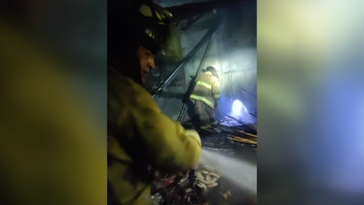 Acumulación de pirotecnia provoca explosión en vivienda de Metepec, Edomex; no hay heridos