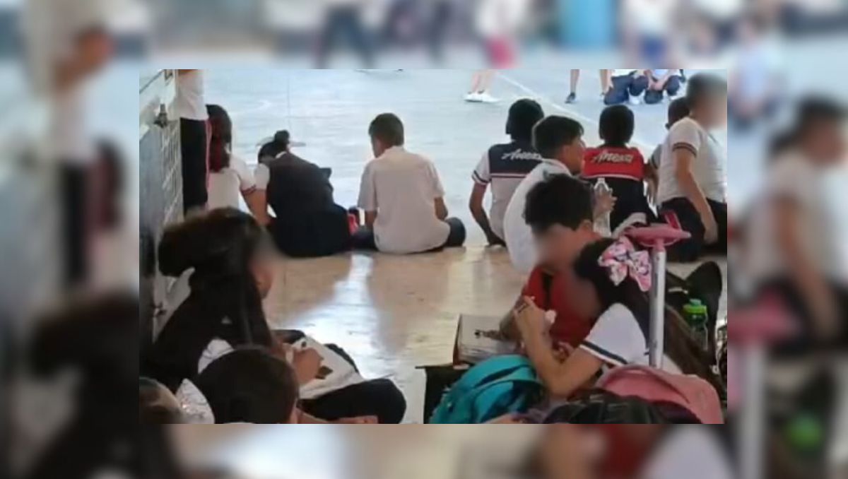 Alumnos tomaron sus clases en los patios. (Especial)
