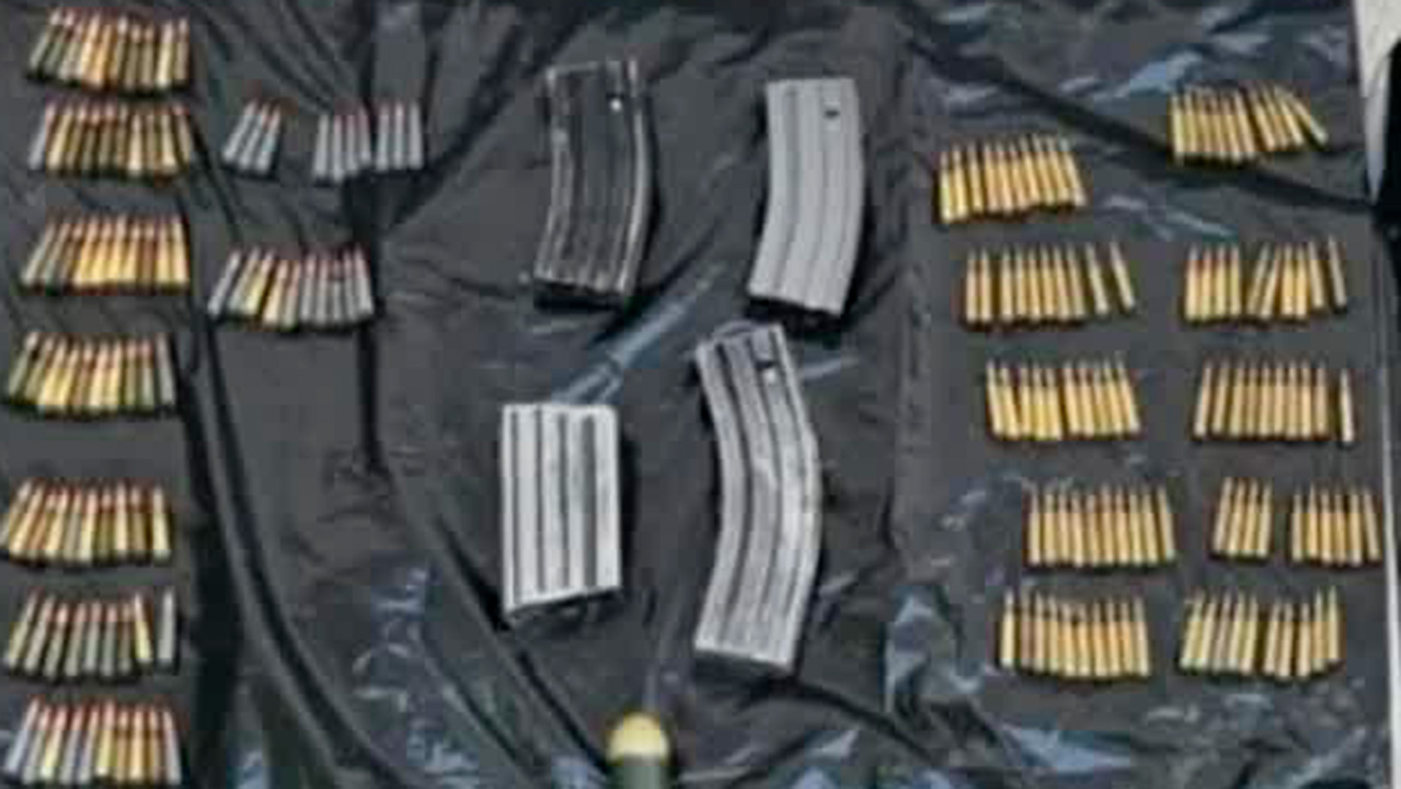 Aseguran arsenal de alto calibre tras narcobloqueo en Tierra Caliente, Michoacán