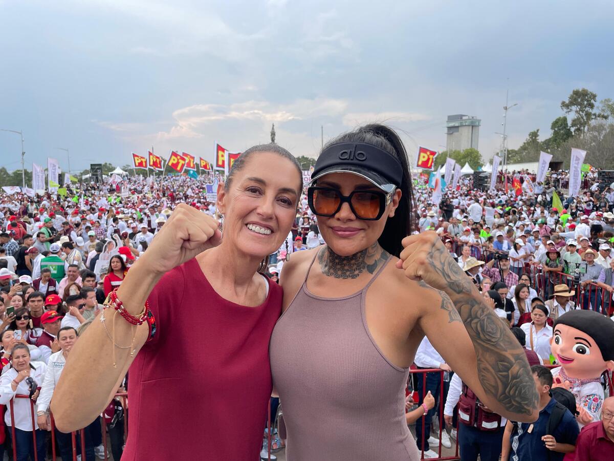 Claudia Sheinbaum estuvo acompañada de la 'Barby' Juárez en el cierre de campaña en Puebla. | José Antonio Belmont
