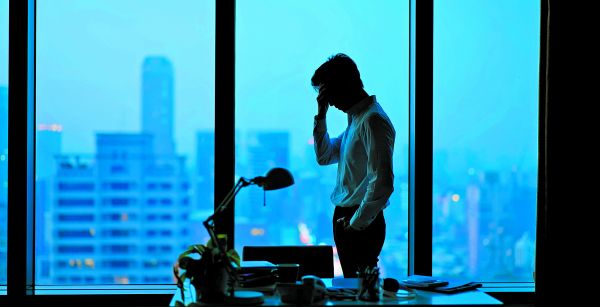 Con el exceso de trabajo no hay suficiente tiempo para la vida en comunidad, por ello se impulsa la semana laboral de cuatro días. SHUTTERSTOCK
