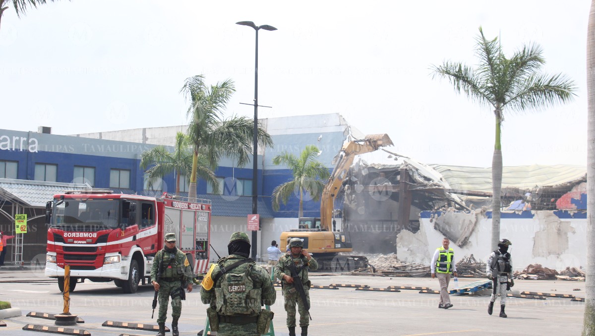 Incendio de bodega de tienda de autoservicio en Altamira. (Yazmín Sánchez)