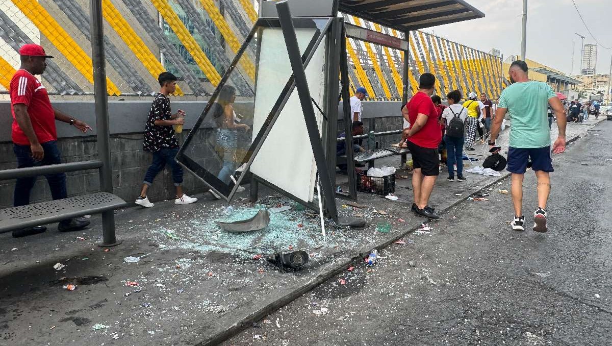 En Monterrey, automovilista choca y atropella a cuatro personas. Foto: Especial