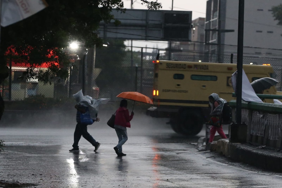 Reportan lluvia en la CDMX | Ariana Pérez