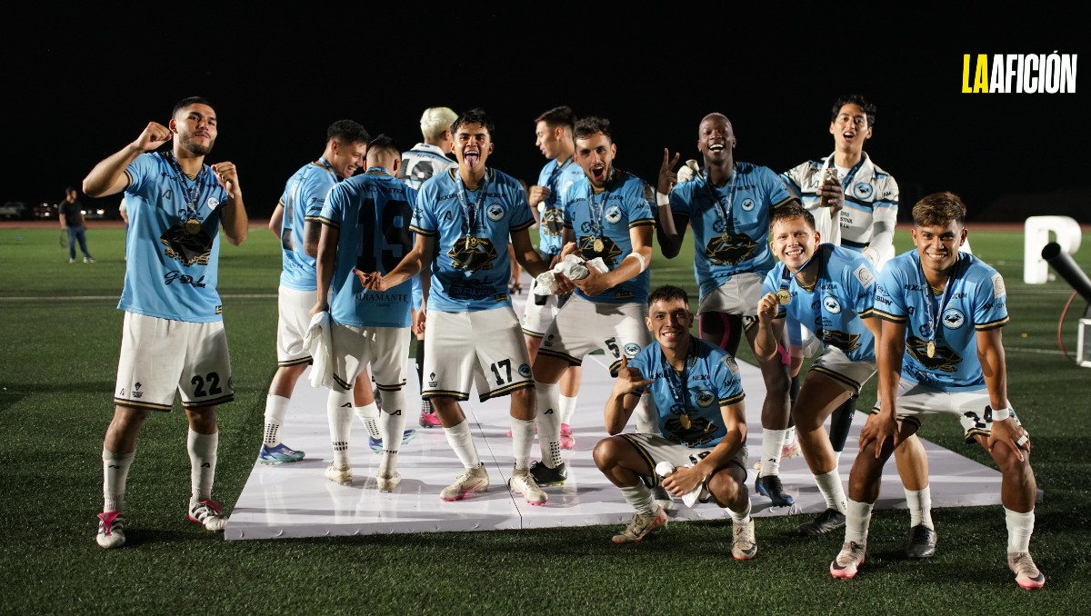 Jugadores del Tampico-Madero festejan el bicampeonato en la Liga Premier Mx.