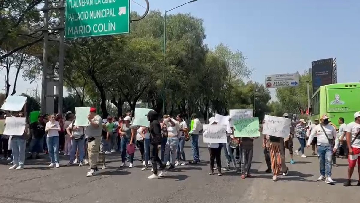 Manifestantes en Periférico Norte. Foto: (Lauro Galicia)
