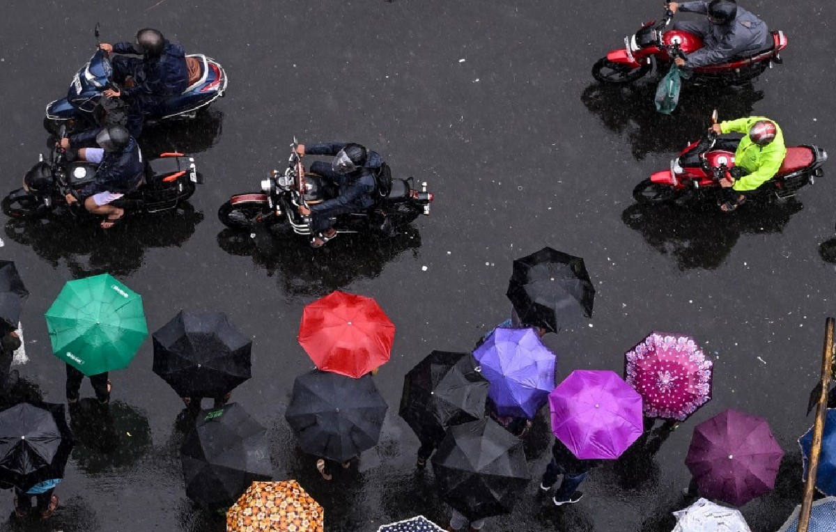 Paso de la tormenta Remal en India (AFP)