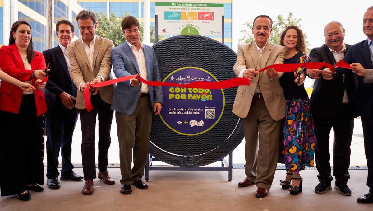 Arca Continental y PetStar invitan a ciudadanos a depositar botellas en contenedores “con todo”: envase, tapa y etiqueta. | @arcacontal