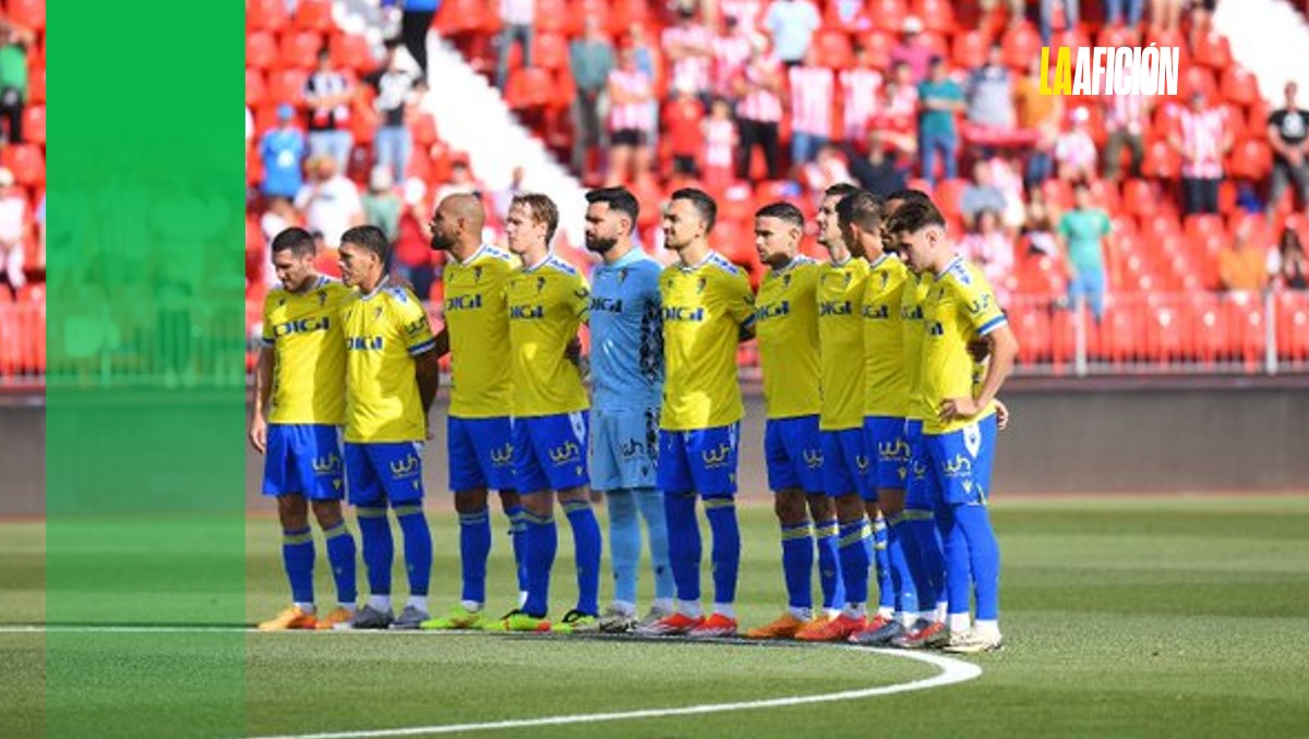 Avión que trasladaba al Cádiz tuvo que aterrizar de emergencia (X @Cadiz_CF)