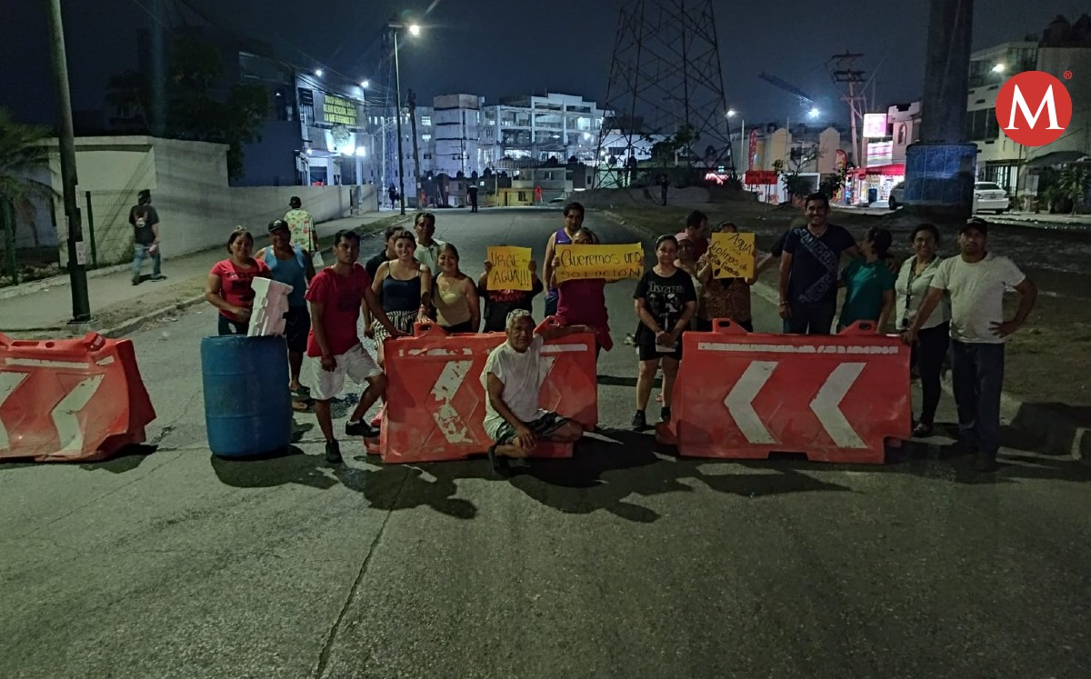Habitantes bloquean avenida las Torres en Tampico por falta de agua