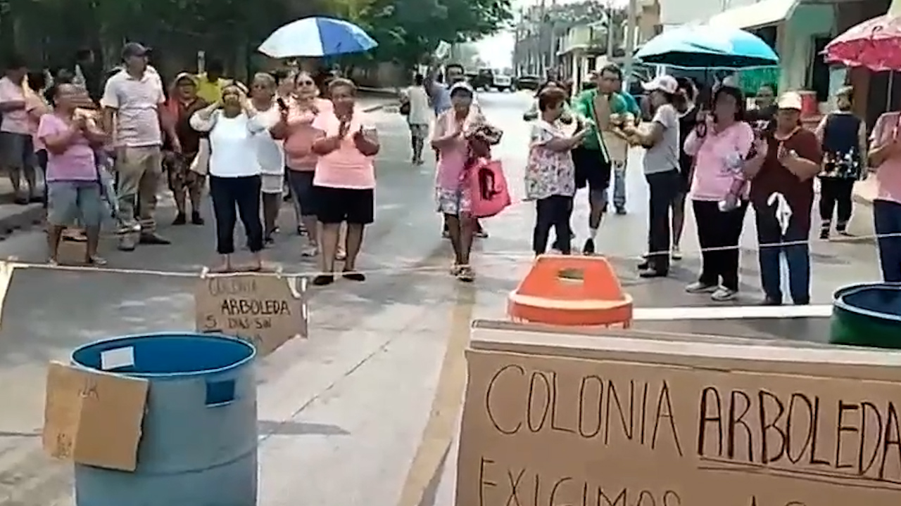 Pobladores bloquean calles de Tampico por falta de agua