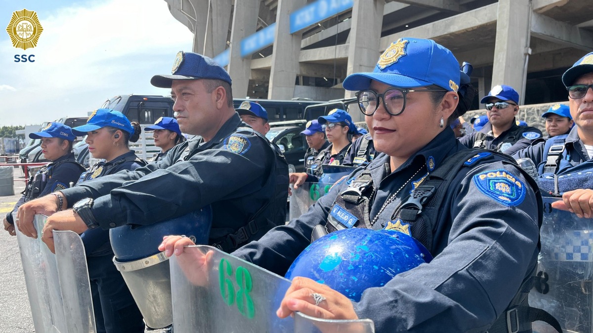 Policías de CdMx blindan Estadio Azteca.