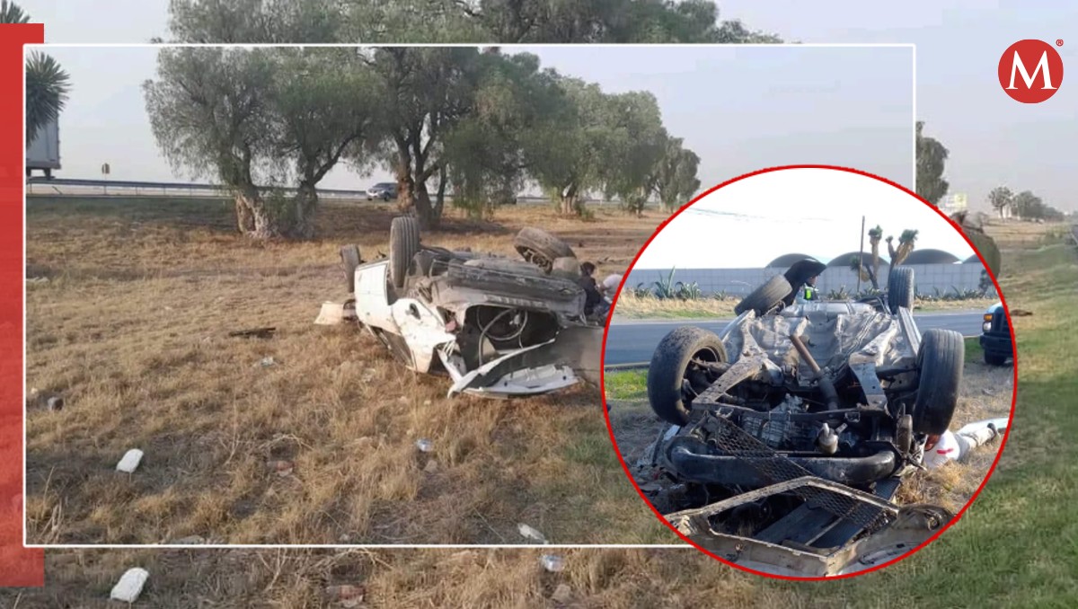 Vehículo destrozado tras volcar en la México-Pachuca