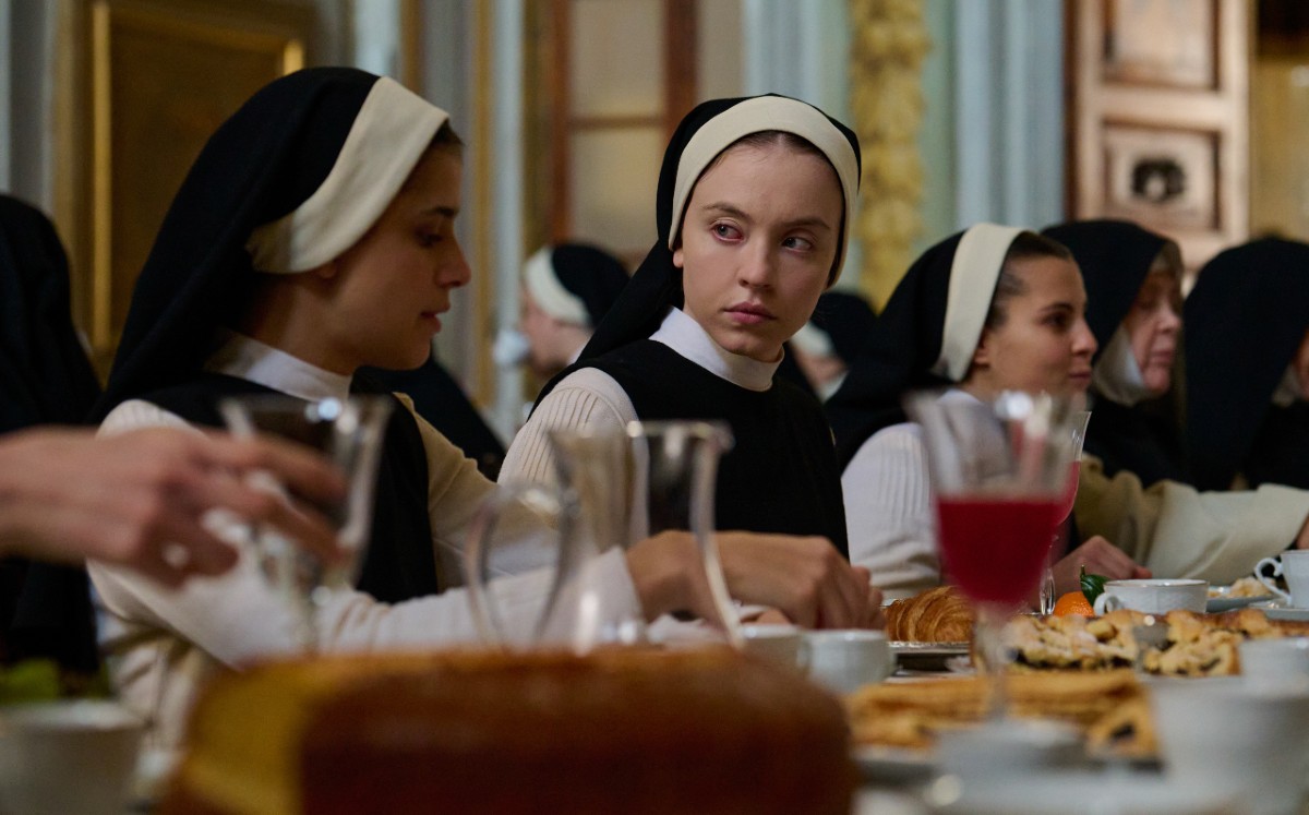 La actriz Syndey Sweeney protagoniza y produce la cinta de terror 'Inmaculada'. FOTO: Especial