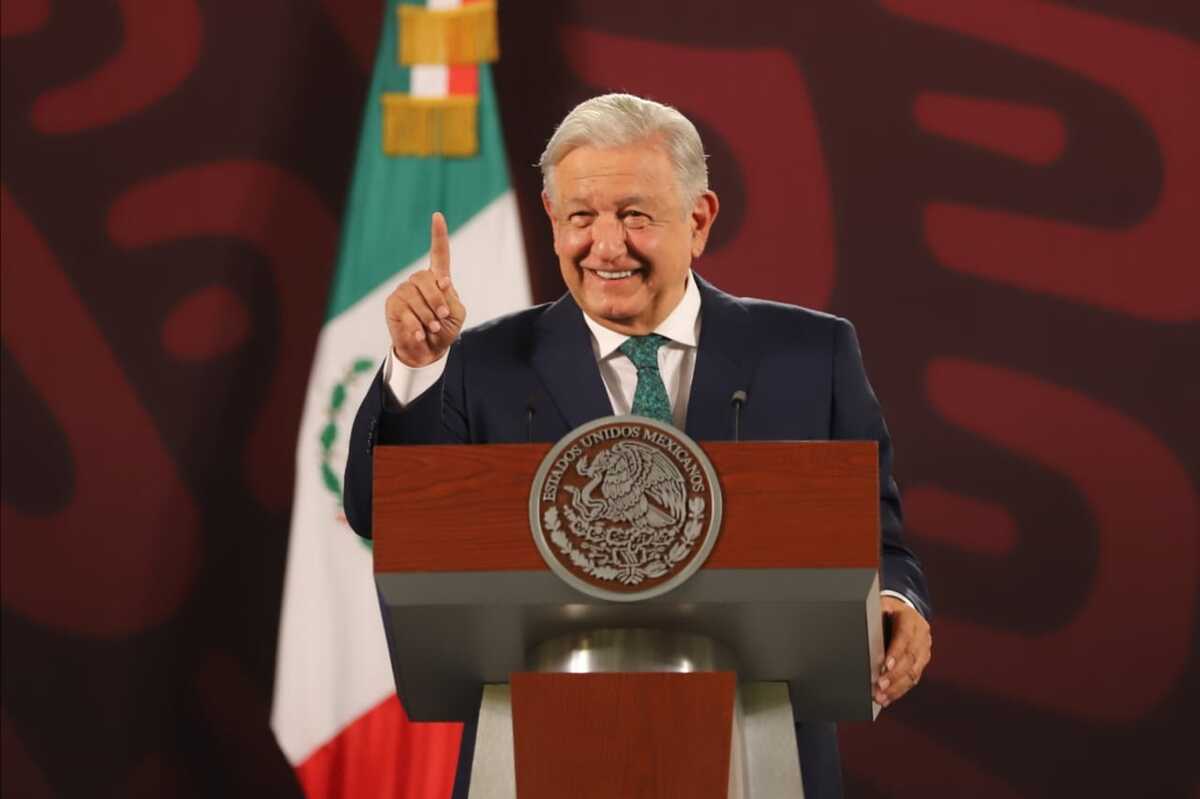 AMLO se compromete a respetar el proceso electoral. | Foto: Javier Ríos