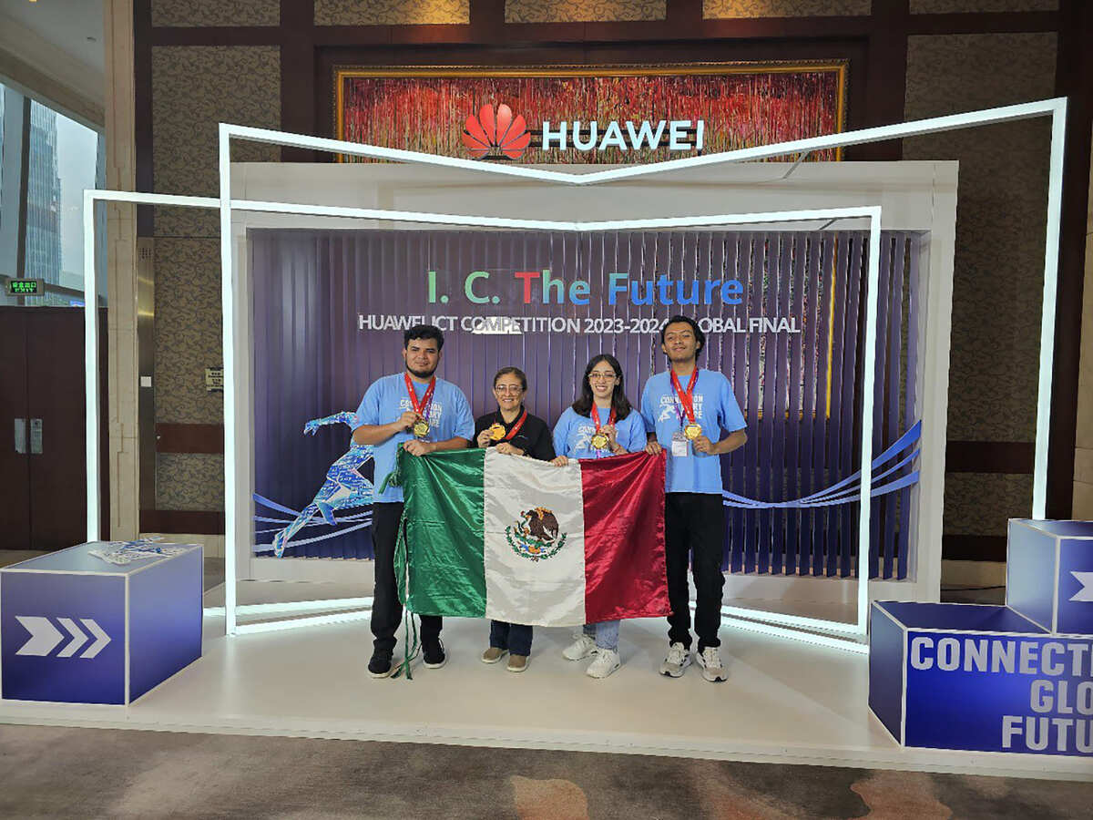 Equipo de estudiantes hidalguenses celebra su tercer lugar en la Huawei ICT Competition en China
