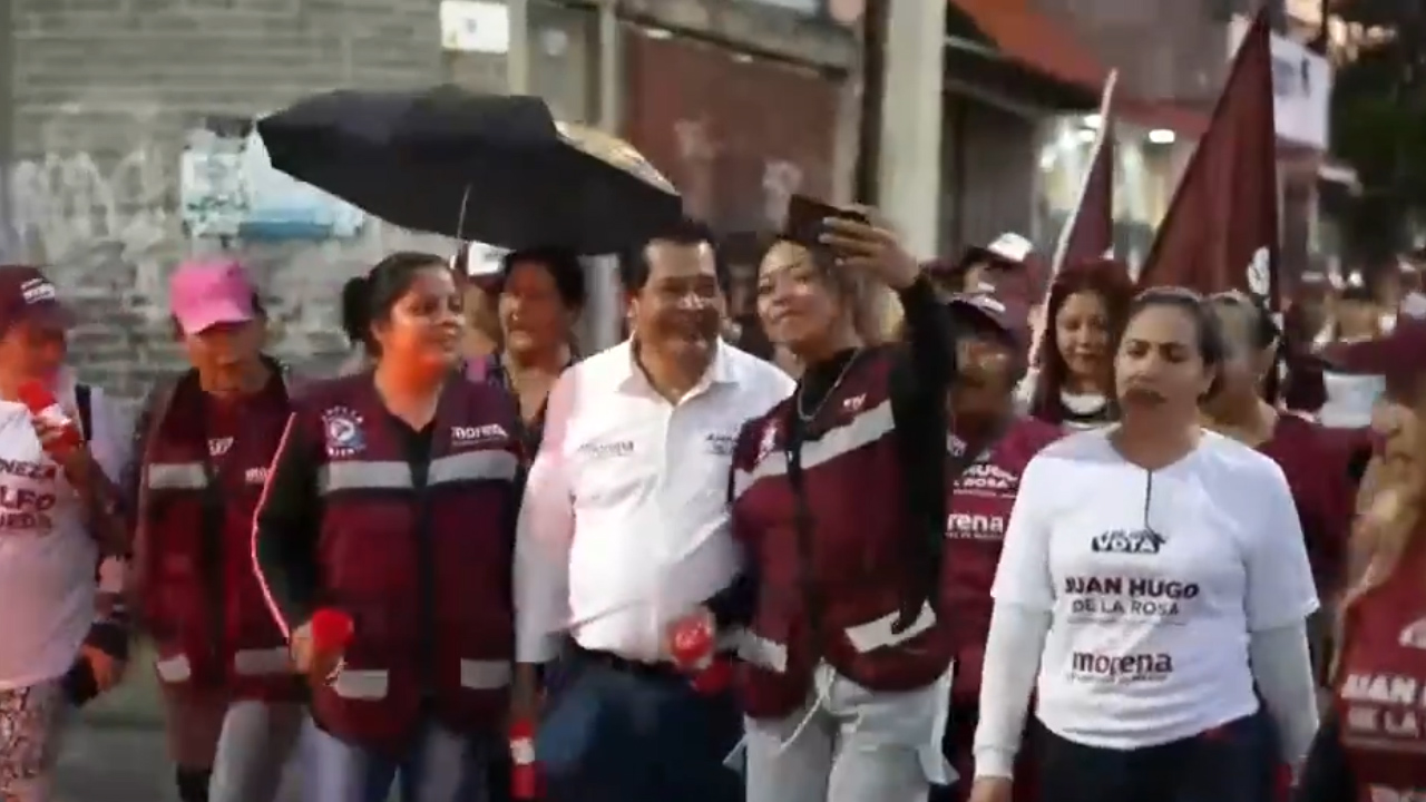 Juan Hugo de la Rosa se compromete a regularizar viviendas en Edomex