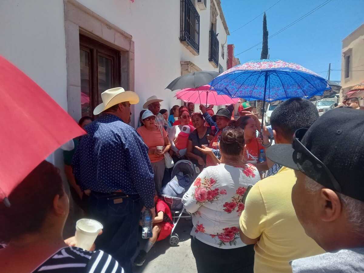En Mapimí toman presidencia como protesta por falta de agua. | Luis Alatorre
