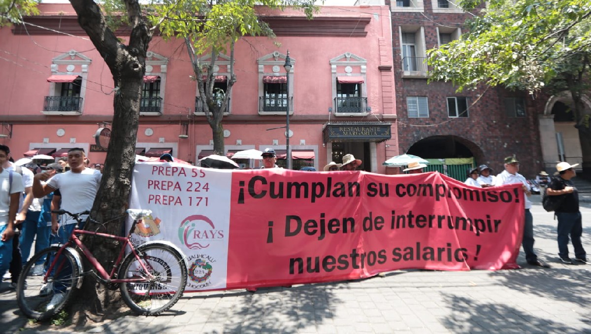 Profesores se manifiestan frente a Palacio de Gobierno de Edomex. Foto: (Tania Contreras)